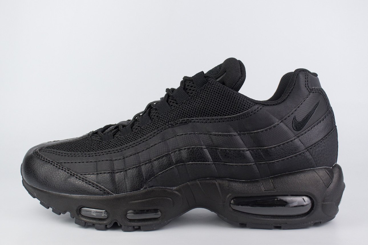 Air max triple black 95 hotsell